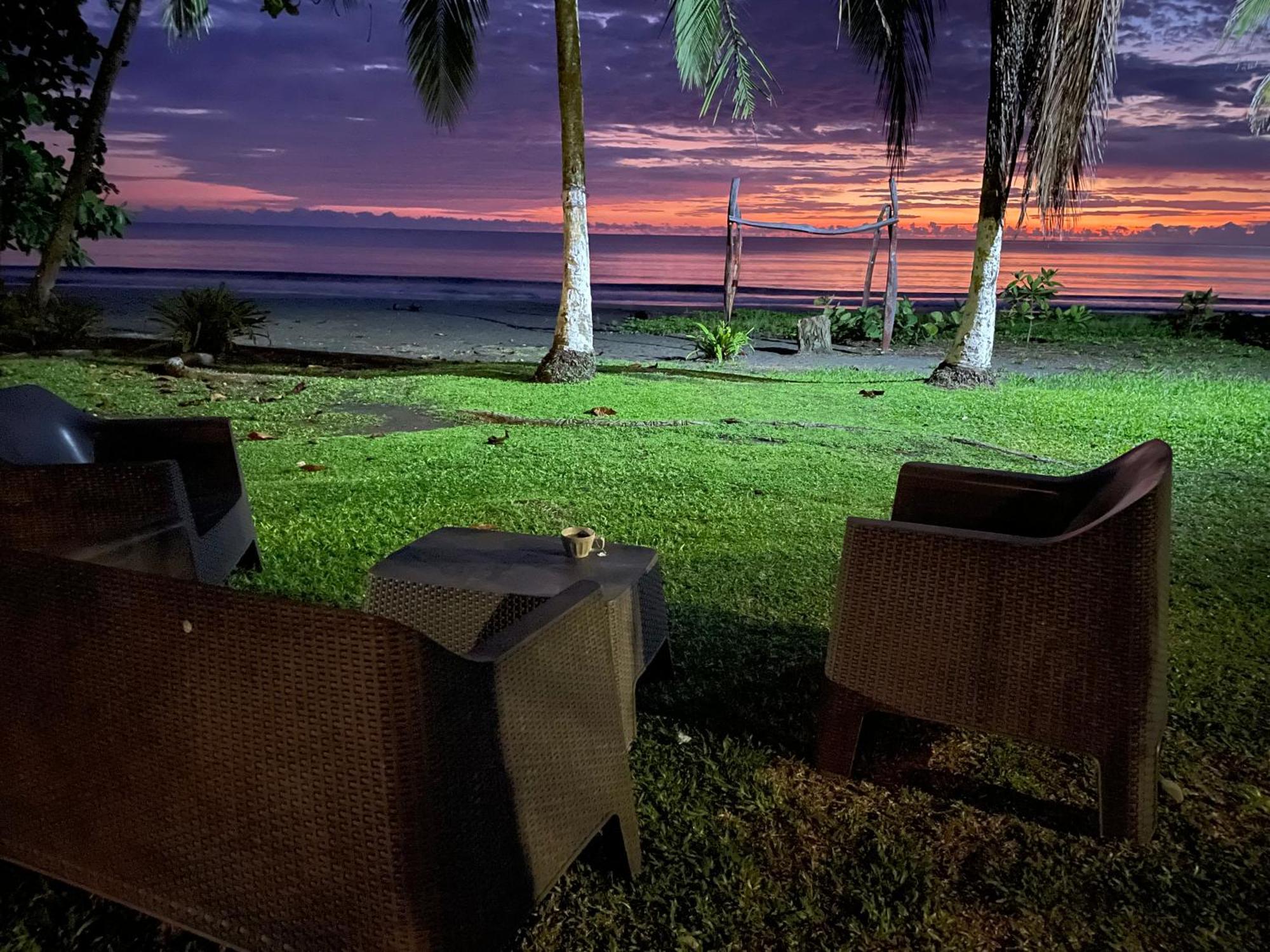 Perla Negra Beachfront Puerto Viejo de Talamanca Bagian luar foto